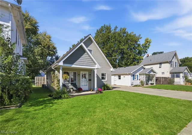 Photo 3 of Sale Pending at 216 Longford Ave, Elyria, OH 44035 | MLS# 5250778 | Listing updated on 2026-10-10