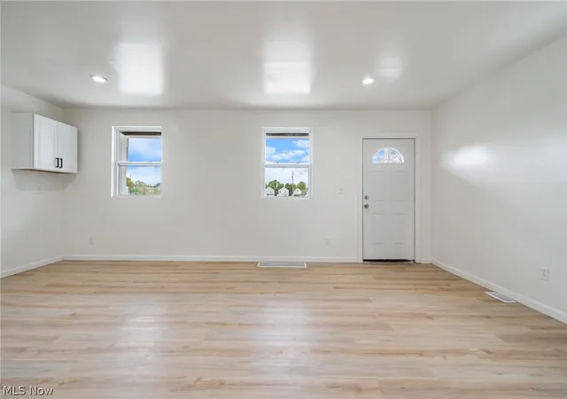 Listing Photo 4 - Condo for sale in building located at 3114 Vega Ave, Cleveland, OH 44113