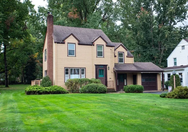 Photo 1 of Sale Pending at 759 Golfview Ave, Youngstown, OH 44512 | MLS# 5250544 | Listing updated on 2026-10-11