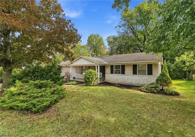 Photo 2 of Sale Pending at 460 Rock Crk Run, Amherst, OH 44001 | MLS# 5248593 | Listing updated on 2026-10-09