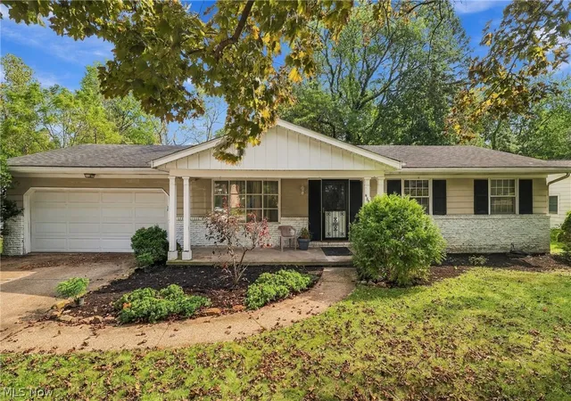 Photo 3 of Sale Pending at 460 Rock Crk Run, Amherst, OH 44001 | MLS# 5248593 | Listing updated on 2026-10-09