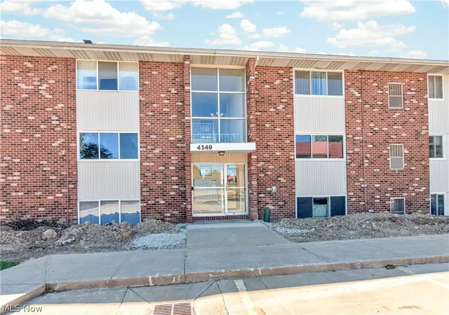 Photo 2 of Condo for sale at 4349 Inner Cir Dr #B5, Brunswick, OH 44212 | MLS# 5250839 | Listing updated on 2026-10-09