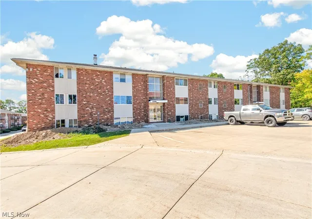 Photo 3 of Condo for sale at 4349 Inner Cir Dr #B5, Brunswick, OH 44212 | MLS# 5250839 | Listing updated on 2026-10-09