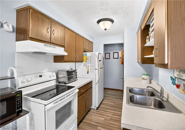 Listing Photo 4 - Condo for sale in building located at 4349 Inner Cir Dr, Brunswick, OH 44212 - Unit #B5