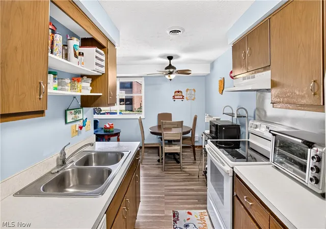 Listing Photo 5 - Condo for sale in building located at 4349 Inner Cir Dr, Brunswick, OH 44212 - Unit #B5