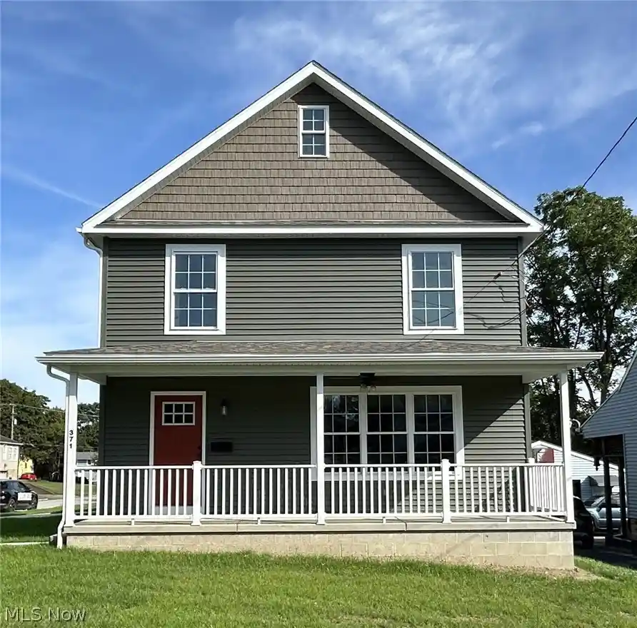 Single family home for sale at 371 Sexton St, Struthers, OH 44471 | MLS# 5222158