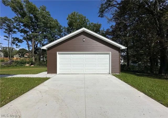 Photo 3 of Sale Pending at 363 Sexton St, Struthers, OH 44471 | MLS# 5221967 | Listing updated on 2026-10-07