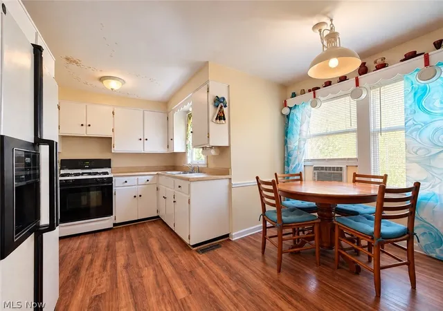 Photo 4 of Single family home for sale at 615 Lambert St, Belpre, OH 45714 | MLS# 5250557 | Listing updated on 2026-10-06