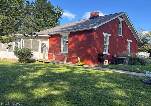 Photo 2 of Single family home for sale at 1371 Mitchell Ave, Zanesville, OH 43701 | MLS# 5250969 | Listing updated on 2026-10-07