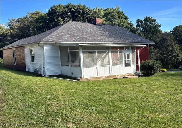 Photo 3 of Single family home for sale at 1371 Mitchell Ave, Zanesville, OH 43701 | MLS# 5250969 | Listing updated on 2026-10-07