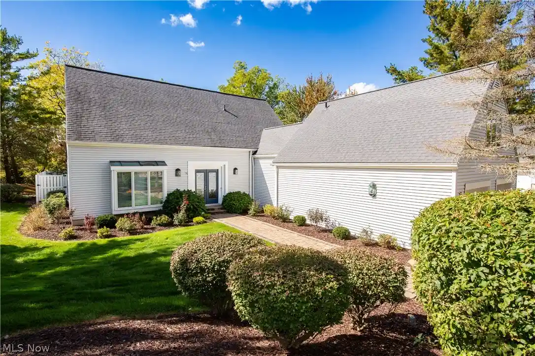 Condo for sale at 975 Meadowlark Cir, Aurora, OH 44202 | MLS# 5250452