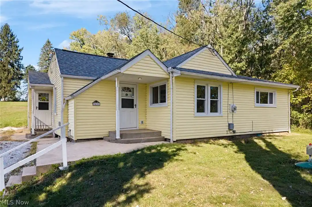 Single family home for sale at 1631 Mattie St SE, Canton, OH 44707 | MLS# 5249673
