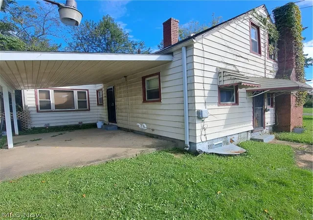 Photo 2 of Single family home for sale at 480 W Hylda Ave, Youngstown, OH 44511 | MLS# 5251143 | Listing updated on 2026-10-07