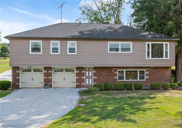 Photo 1 of Single family home for sale at 988 E Turkeyfoot Lake Rd, Green, OH 44312 | MLS# 5251135 | Listing updated on 2026-10-07