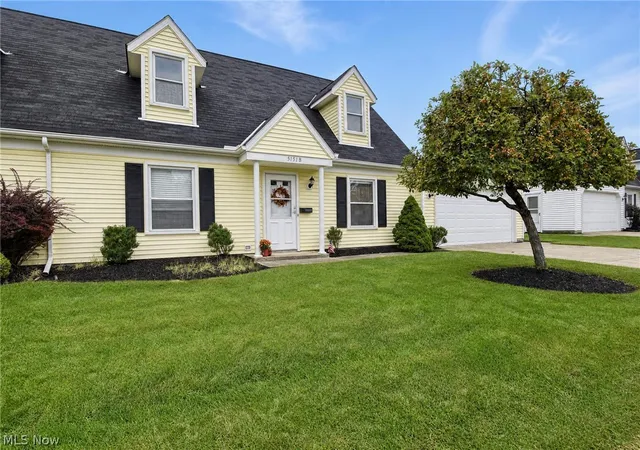 Listing Photo 1 - Condo for sale in building located at 5151 Liberty Ln, Willoughby, OH 44094 - Unit #B