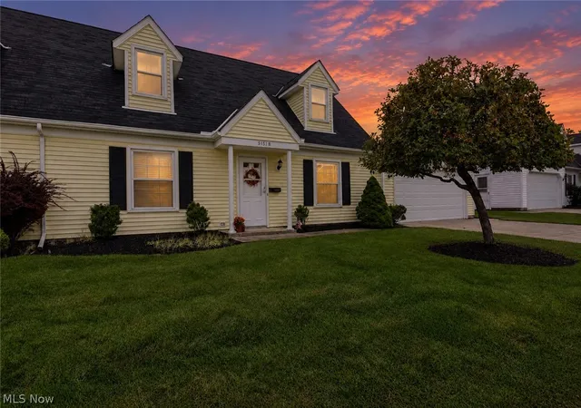 Listing Photo 2 - Condo for sale in building located at 5151 Liberty Ln, Willoughby, OH 44094 - Unit #B