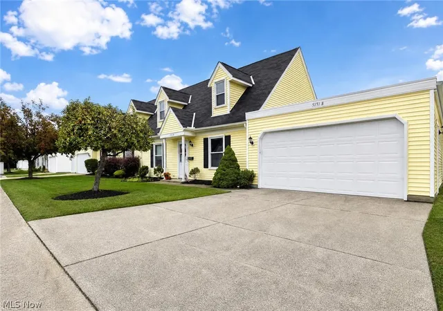 Listing Photo 3 - Condo for sale in building located at 5151 Liberty Ln, Willoughby, OH 44094 - Unit #B