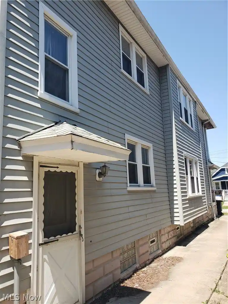 Listing Photo 1 - Condo for sale in building located at 4607 Ardmore Ave, Cleveland, OH 44144