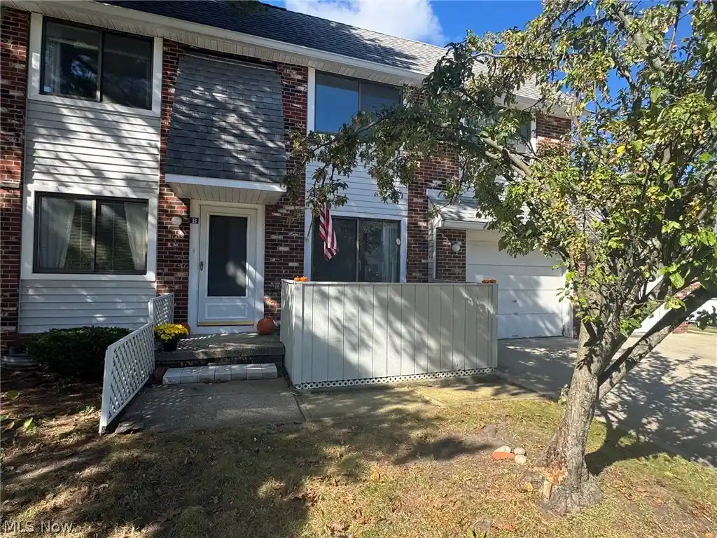 Listing Photo 1 - Condo for sale in 5484 Wildwood Ct located at 5484 Wildwood Ct, Willoughby, OH 44094 - Unit 5484 Wildwood Ct