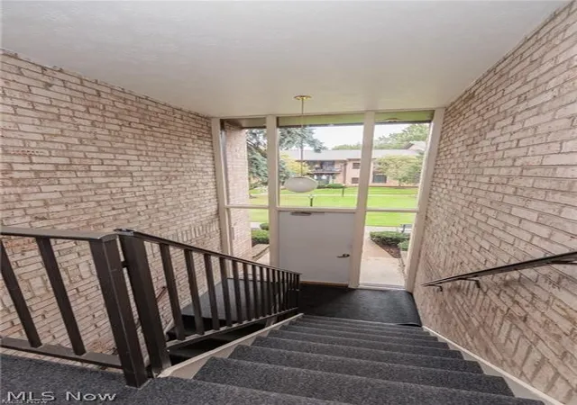 Listing Photo 3 - Condo for sale in building located at 16480 Heather Ln, Middleburg Heights, OH 44130 - Unit #303