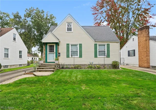 Photo 1 of Sale Pending at 644 Meadowbrook Ave Se, Warren, OH 44484 | MLS# 5251254 | Listing updated on 2026-10-09