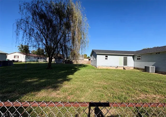 Photo 2 of Single family home for sale at 386 Dickens Dr, Mineral Wells, WV 26150 | MLS# 5250356 | Listing updated on 2026-10-07