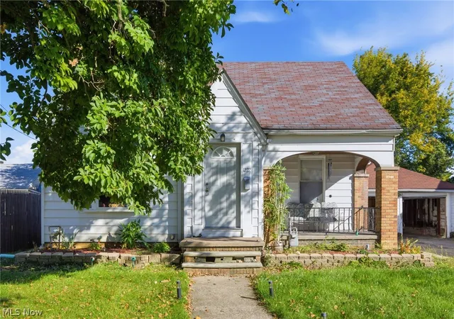 Photo 2 of Single family home for sale at 1222 W 18th Street, Lorain, OH 44052 | MLS# 5250916 | Listing updated on 2026-10-09