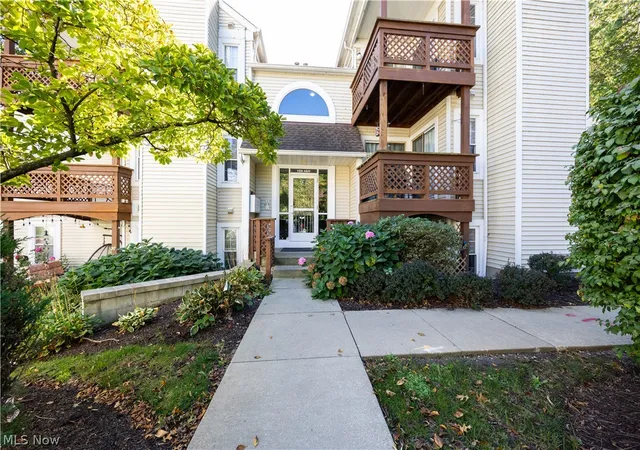 Listing Photo 1 - Condo for sale in building located at 1328 Cedarwood Dr, Westlake, OH 44145 - Unit #D2