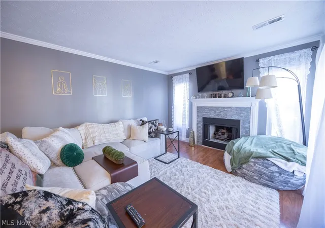 Listing Photo 3 - Condo for sale in building located at 1328 Cedarwood Dr, Westlake, OH 44145 - Unit #D2
