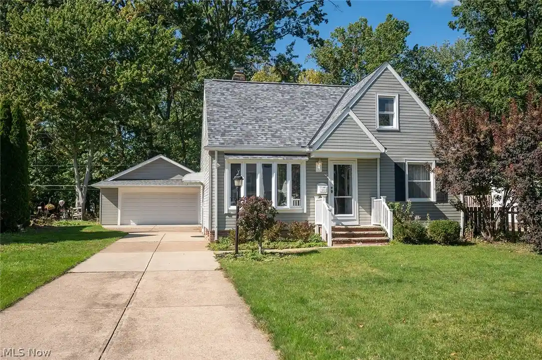 Single family home for sale at 5252 Karen Isle Dr, Willoughby, OH 44094 | MLS# 5250762