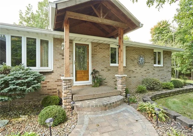 Photo 3 of Single family home for sale at 7439 High Ml Ave Nw, Canal Fulton, OH 44614 | MLS# 5250895 | Listing updated on 2026-10-10