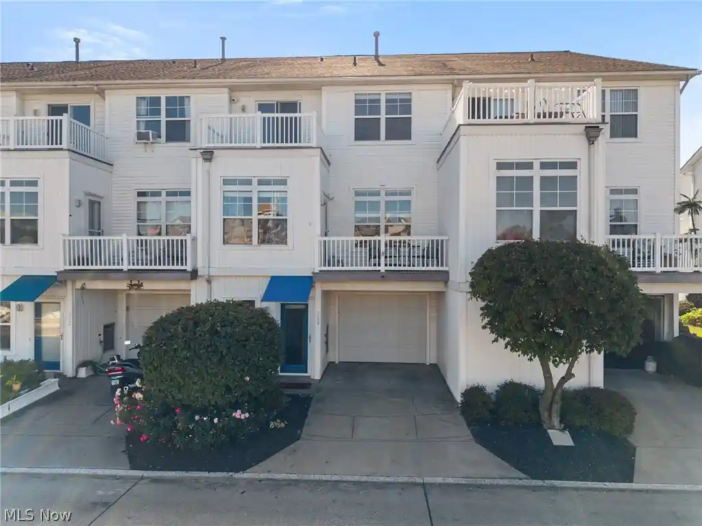 Photo 1 of Townhouse for sale at 308 E Marina Pkwy, Lorain, OH 44052 | MLS# 5251346 | Listing updated on 2026-10-23