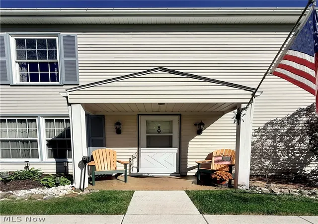 Listing Photo 1 - Condo for sale in building located at 3433 Beaver Trl, Aurora, OH 44202 - Unit #A