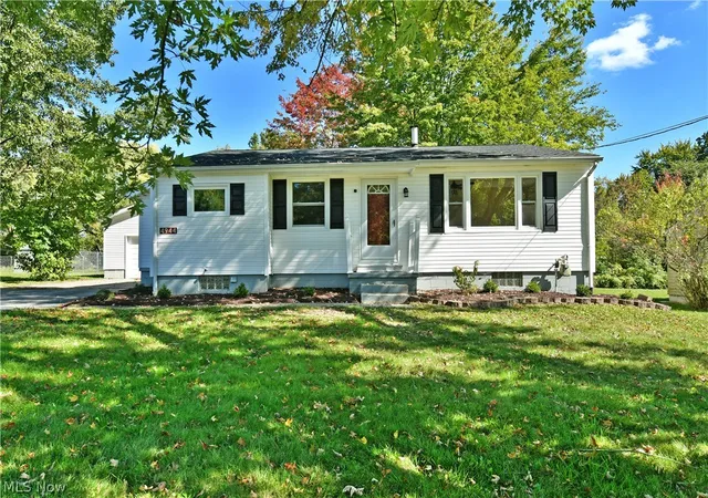 Photo 1 of Sale Pending at 4944 Myrtle Ave Nw, Warren, OH 44483 | MLS# 5251520 | Listing updated on 2026-10-11