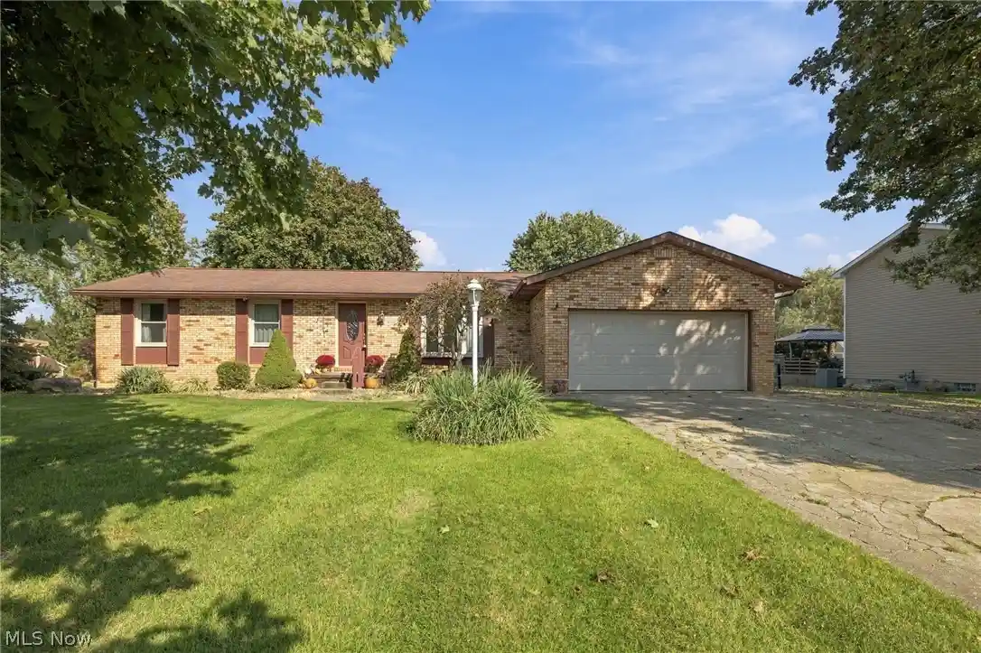 Photo 1 of Sale Pending at 3821 Apache St Nw, Uniontown, OH 44685 | MLS# 5251583 | Listing updated on 2026-10-23