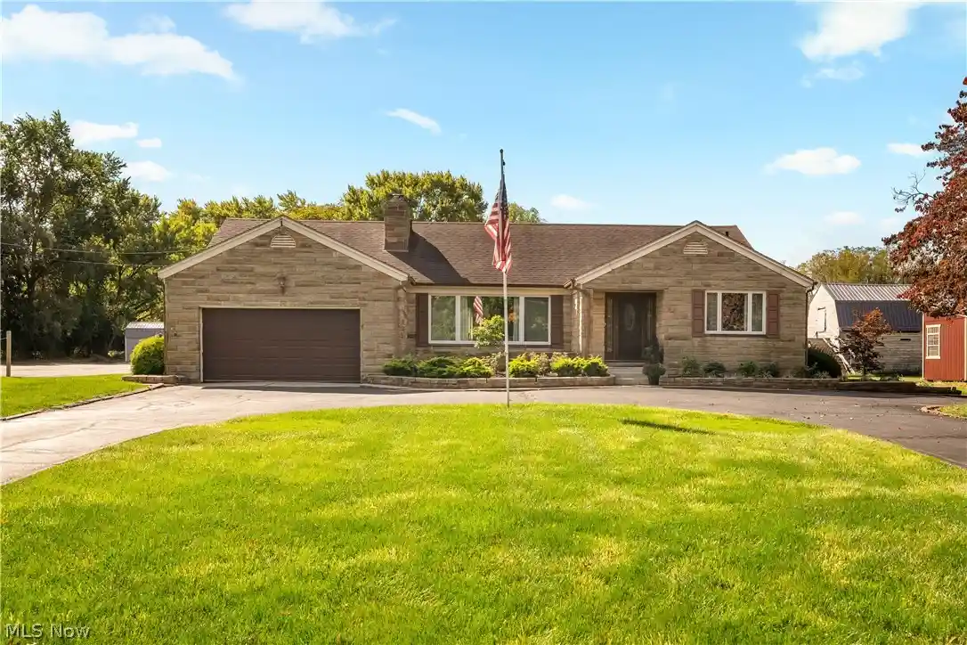 Photo 1 of Single family home for sale at 964 Robinson Ave, Barberton, OH 44203 | MLS# 5251480 | Listing updated on 2026-10-08