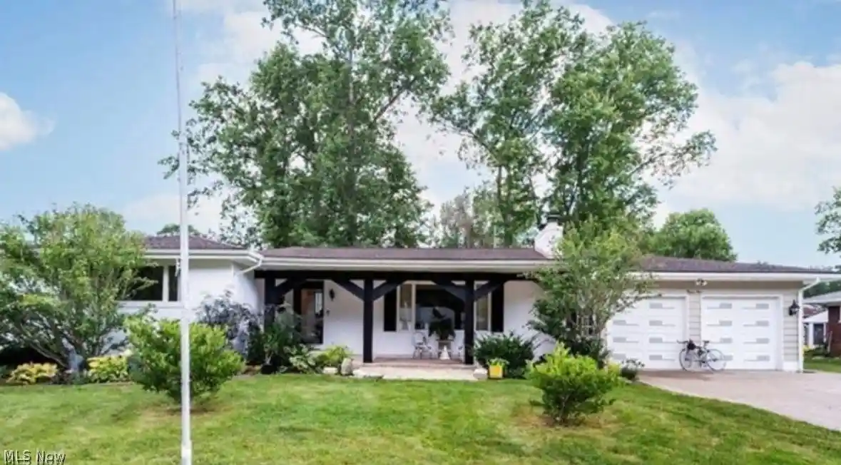 Single family home for sale at 31 Lake Shore Dr, Youngstown, OH 44511 | MLS# 5251582