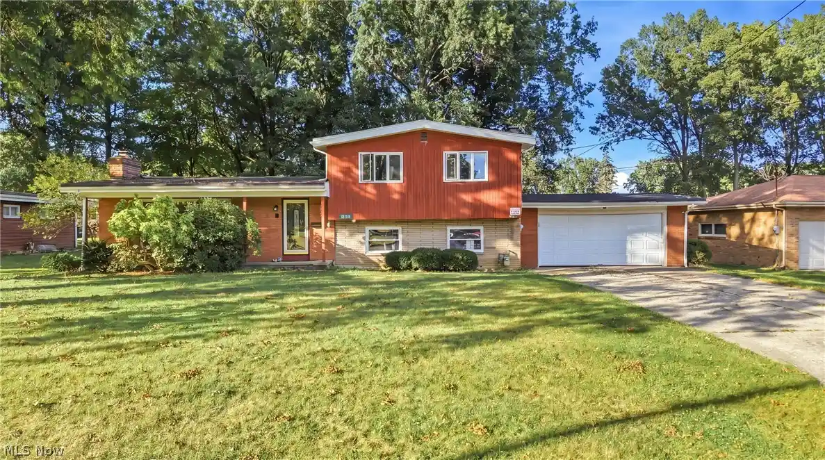 Single family home for sale at 448 E Montrose St, Youngstown, OH 44505 | MLS# 5251643