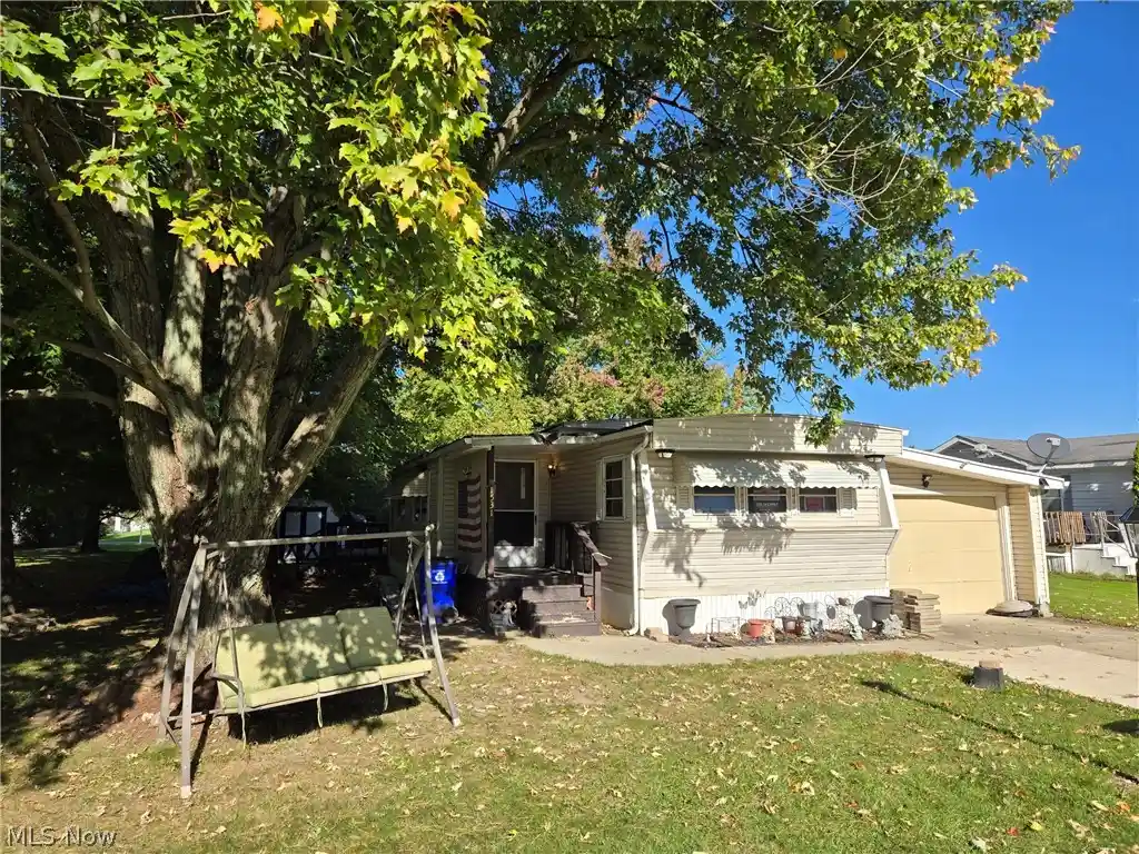 Photo 1 of Single family home for sale at 1531 Guenevere St, Streetsboro, OH 44241 | MLS# 5251192 | Listing updated on 2026-10-28
