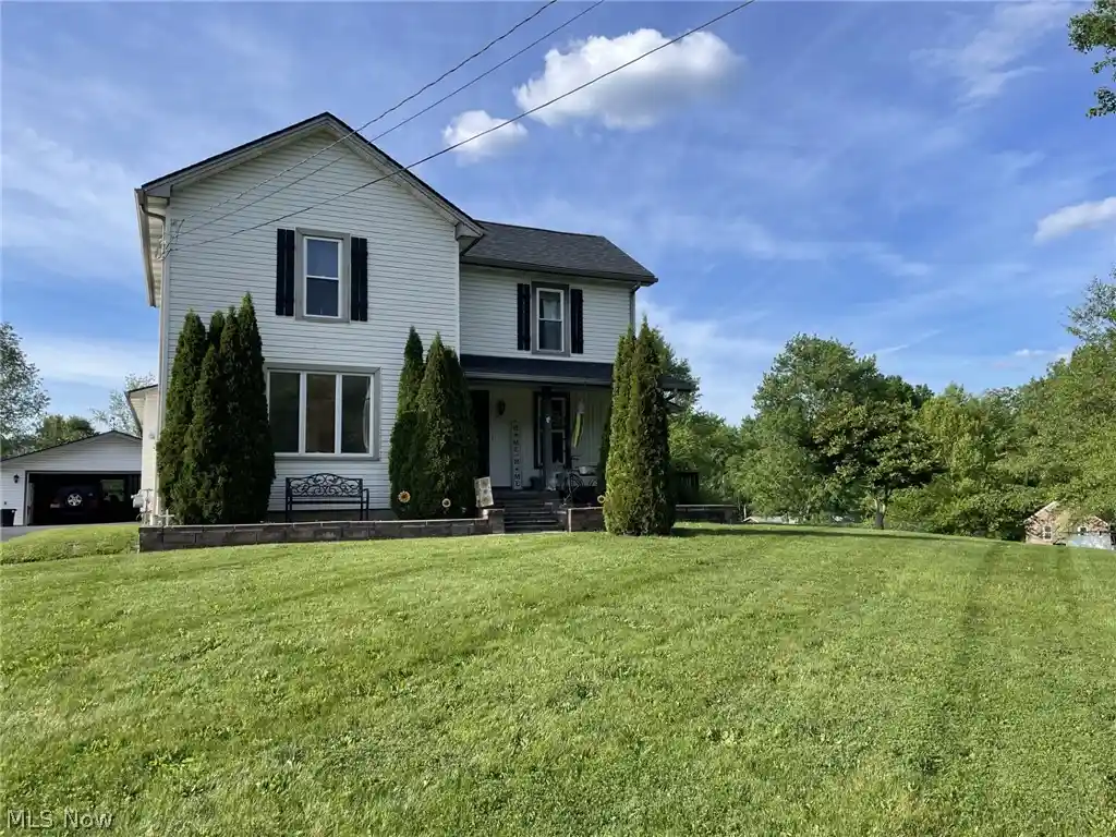 Photo 1 of Single family home for sale at 1040 Calla Rd E, Youngstown, OH 44514 | MLS# 5251761 | Listing updated on 2026-10-10