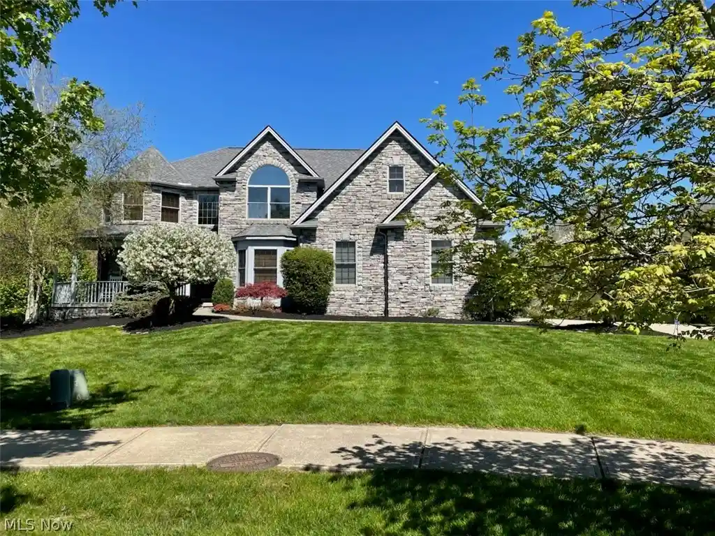 Photo 1 of Single family home for sale at 18643 Comstock Cir, Cleveland, OH 44130 | MLS# 5248706 | Listing updated on 2026-10-28