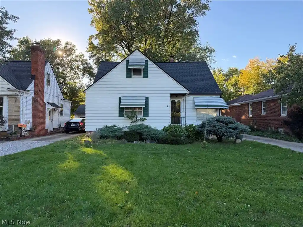 Photo 1 of Single family home for sale at 6814 York Rd, Cleveland, OH 44130 | MLS# 5251662 | Listing updated on 2026-10-28