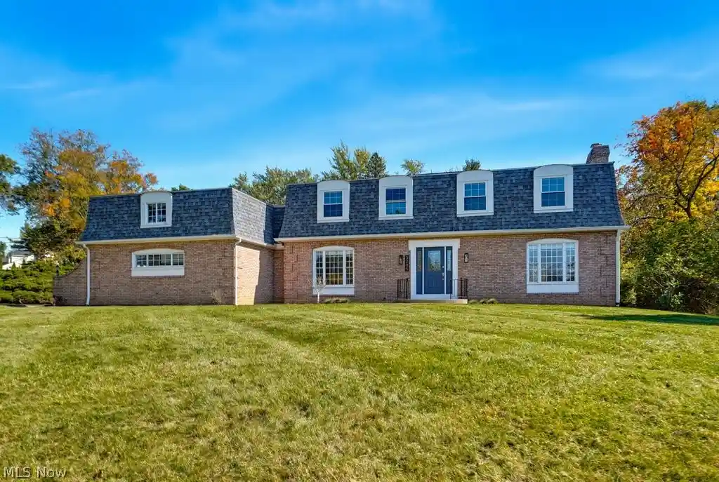 Photo 1 of Sale Pending at 3205 Country Clb Dr, Medina, OH 44256 | MLS# 5251474 | Listing updated on 2026-10-16