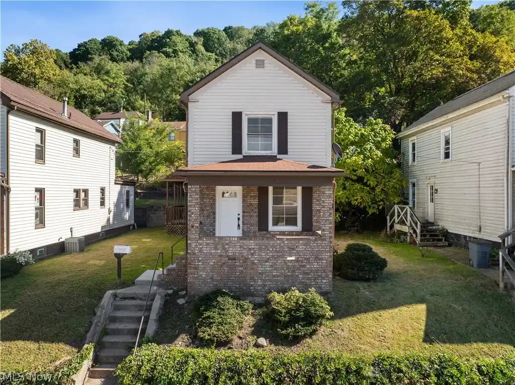Photo 1 of Single family home for sale at 724 Virginia Ave, Follansbee, WV 26037 | MLS# 5251720 | Listing updated on 2026-10-29