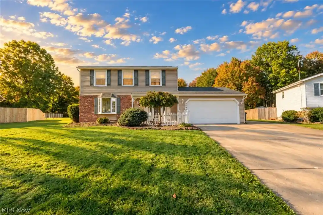 Single family home for sale at 2594 Lydia Dr SW, Warren, OH 44481 | MLS# 5251736