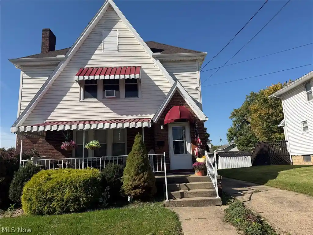 Photo 1 of Single family home for sale at 613 Eastlawn Ave, Parkersburg, WV 26101 | MLS# 5252020 | Listing updated on 2026-10-22