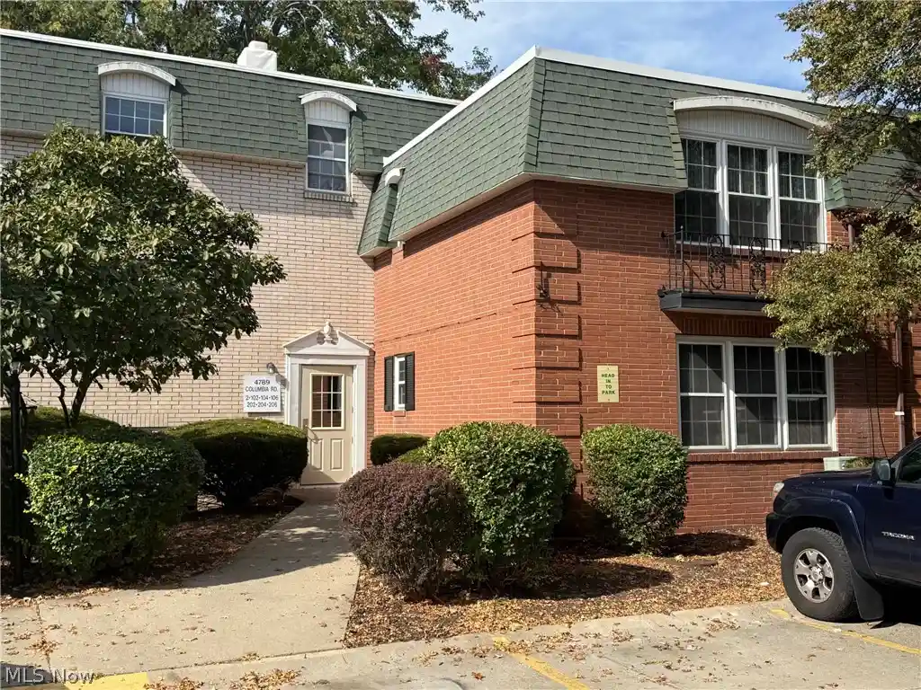 Condo for sale at 4789 Columbia Rd #206, North Olmsted, OH 44070 | MLS# 5252017