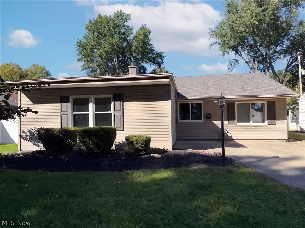 Single family home for sale at 9022 Manorford Dr, Cleveland, OH 44130 | MLS# 5252095