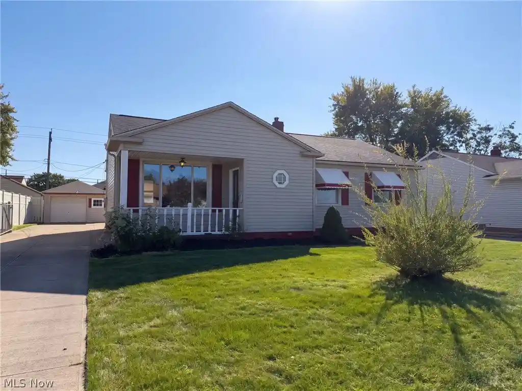 Single family home for sale at 11301 Riveredge Dr, Cleveland, OH 44130 | MLS# 5252057