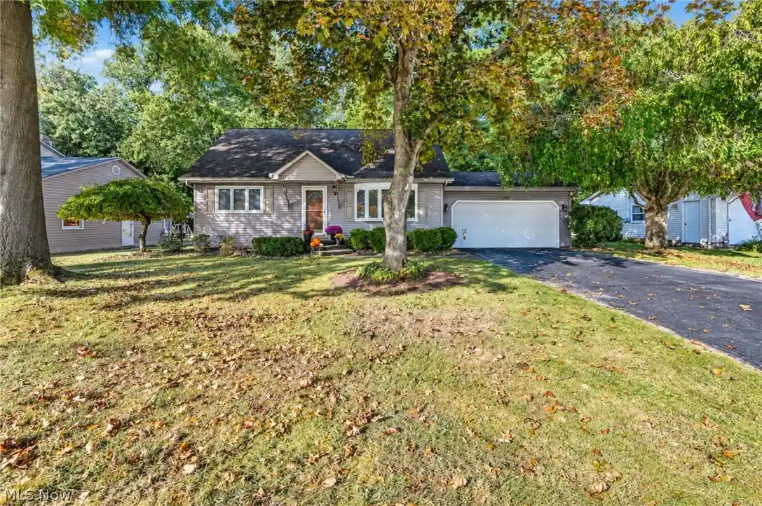 Photo 1 of Sale Pending at 2850 Vollmer Dr, Youngstown, OH 44511 | MLS# 5249677 | Listing updated on 2026-10-29